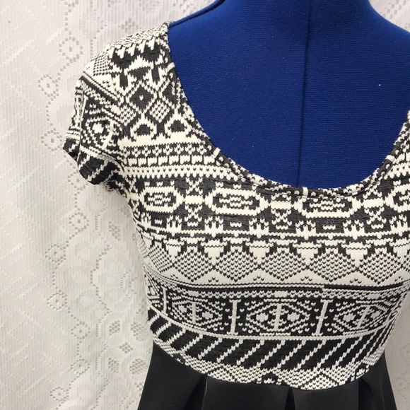 Charlotte Russe Dresses & Skirts - Charlotte Russe Junior Black and White Dress